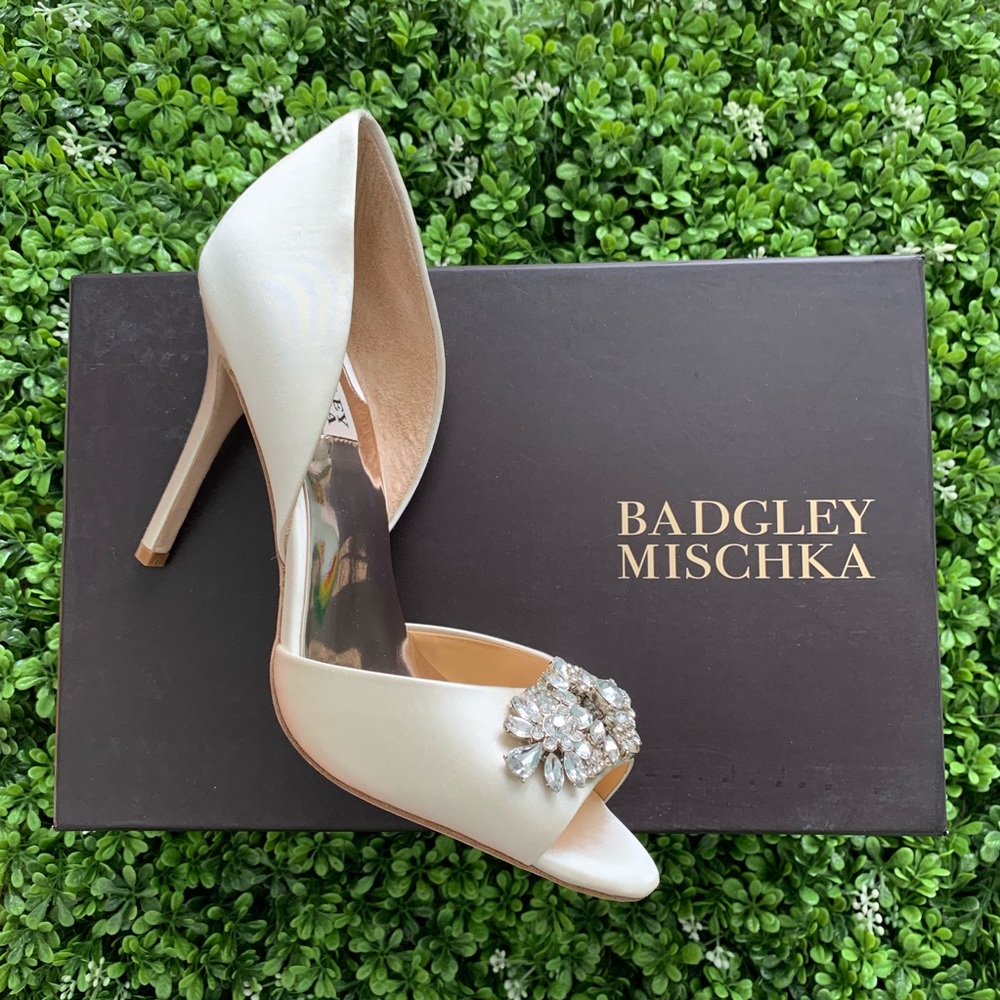 {Badgley Mischka} Giana Ivory Satin Wedding Heels - Picture 2 of 8